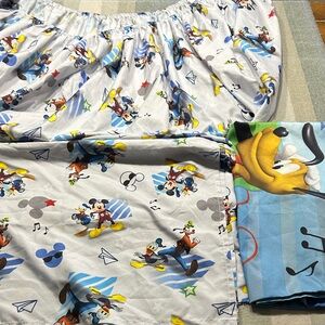 Disney Kids Toddler Bedding Set in White with Multicolor Mickey & Friends Print